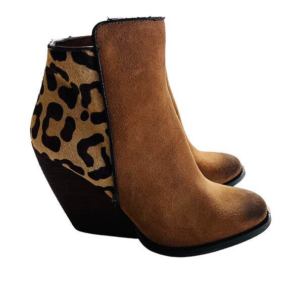 Very Volatile Leopard Calf Hair Leather Ankle Chelsea Booties Size 6.5 NEW - Picture 7 of 7